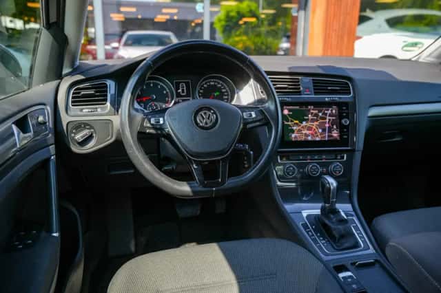 Volkswagen Golf (2018) thumbnail 4