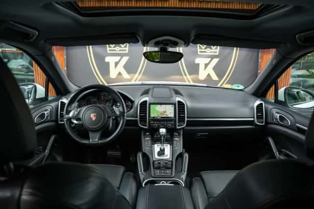Porsche Cayenne (2012) thumbnail 2
