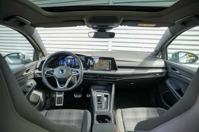 Volkswagen Golf (2021) thumbnail 2