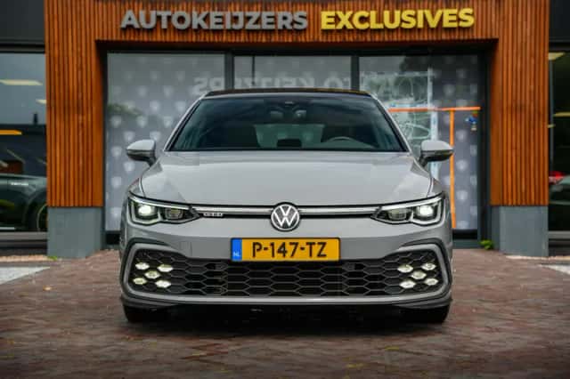 Volkswagen Golf (2021) thumbnail 3