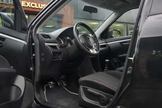 Suzuki Swift (2013) thumbnail 4