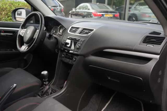 Suzuki Swift (2013) thumbnail 6