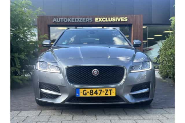 Jaguar XF Sportbrake (2020) thumbnail 3