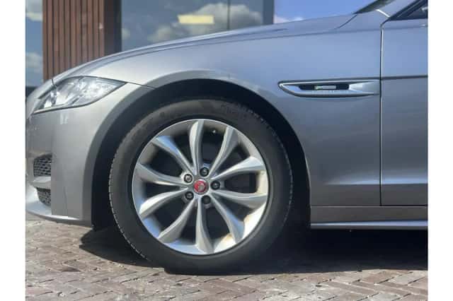 Jaguar XF Sportbrake (2020) thumbnail 4