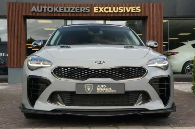 Kia Stinger (2019) thumbnail 3