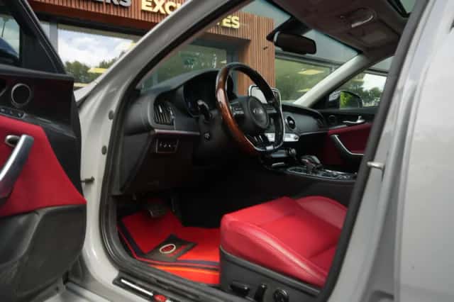 Kia Stinger (2019) thumbnail 6
