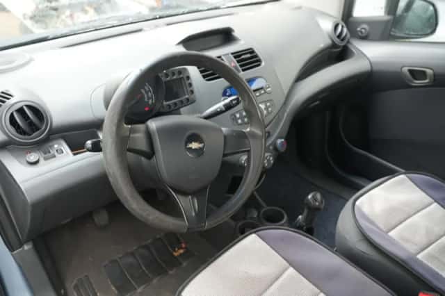 Chevrolet Spark (2011) thumbnail 2