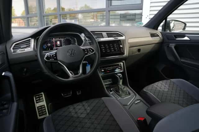 Volkswagen Tiguan (2023) thumbnail 2