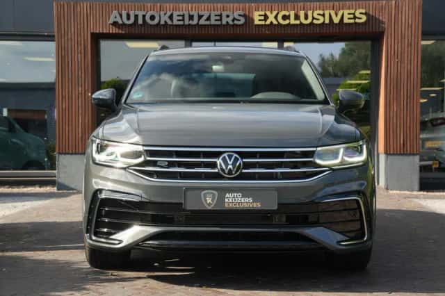 Volkswagen Tiguan (2023) thumbnail 3