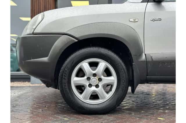 Hyundai Tucson (2004) thumbnail 6