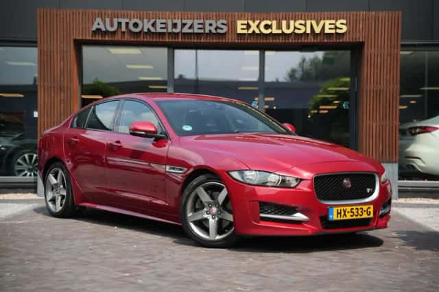 Jaguar XE (2016) thumbnail 1