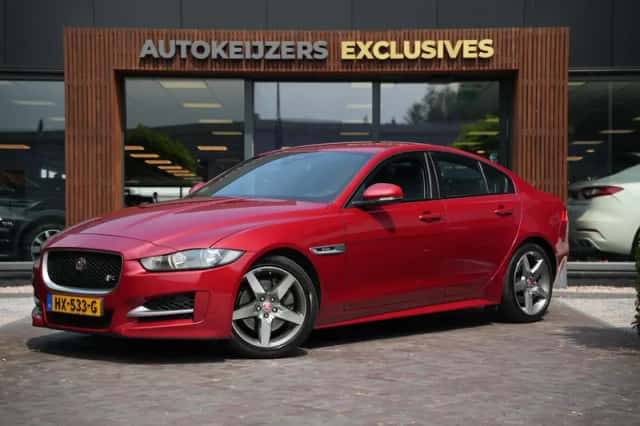 Jaguar XE (2016) thumbnail 5