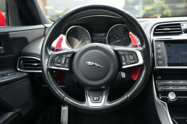 Jaguar XE (2016) thumbnail 6