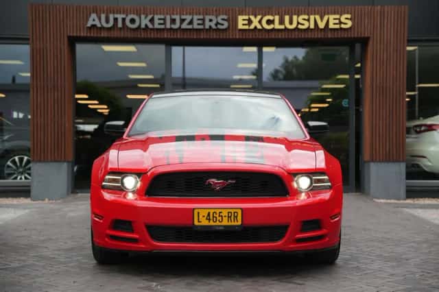 Ford Mustang (2012) thumbnail 3
