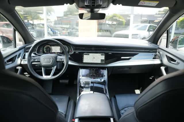 Audi Q7 (2021) thumbnail 2
