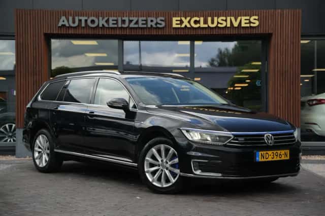 Volkswagen Passat (2016) thumbnail 1