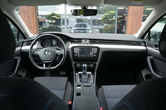 Volkswagen Passat (2016) thumbnail 2