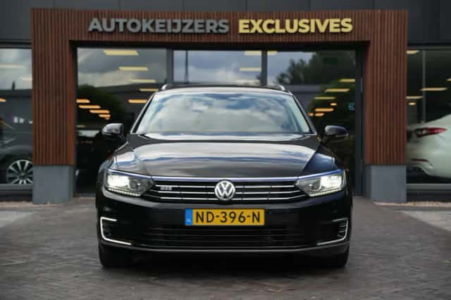 Volkswagen Passat (2016) thumbnail 3