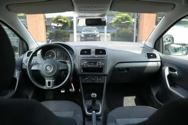 Volkswagen Polo (2012) thumbnail 2