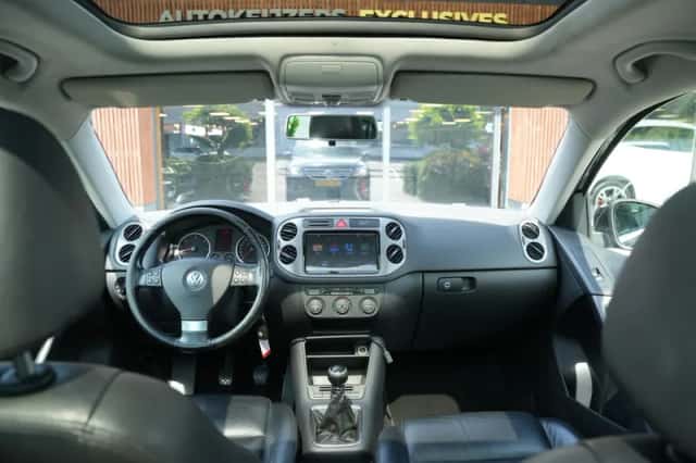 Volkswagen Tiguan (2009) thumbnail 2