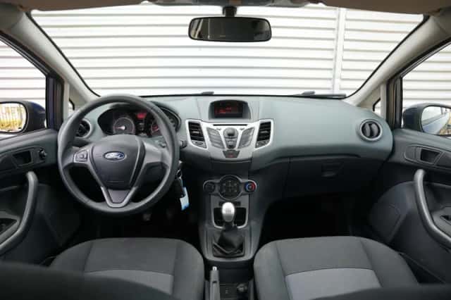 Ford Fiesta (2011) thumbnail 2