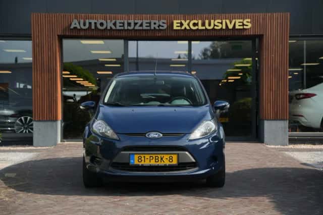 Ford Fiesta (2011) thumbnail 3