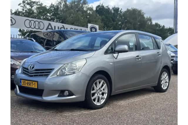 Toyota Verso (2011) thumbnail 1