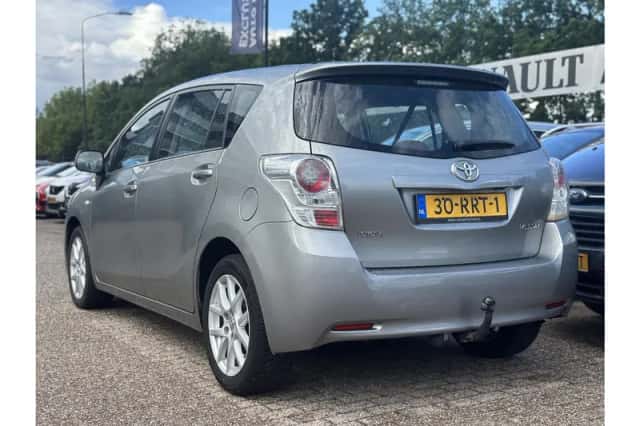 Toyota Verso (2011) thumbnail 3
