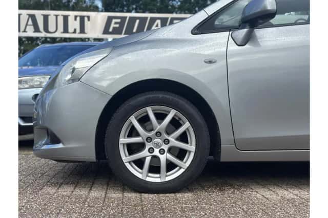 Toyota Verso (2011) thumbnail 5