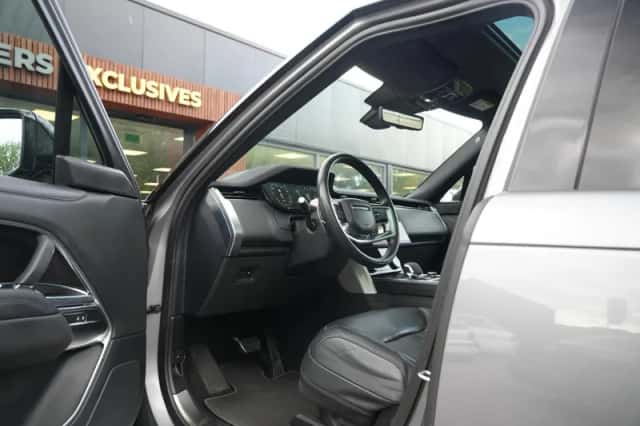 Land Rover Range Rover (2022) thumbnail 4