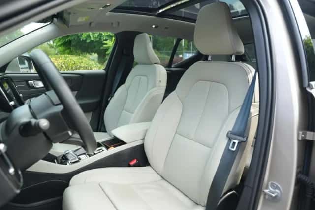 Volvo XC40 (2023) thumbnail 4