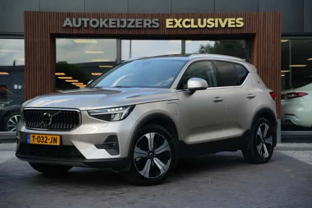Volvo XC40 (2023) thumbnail 5