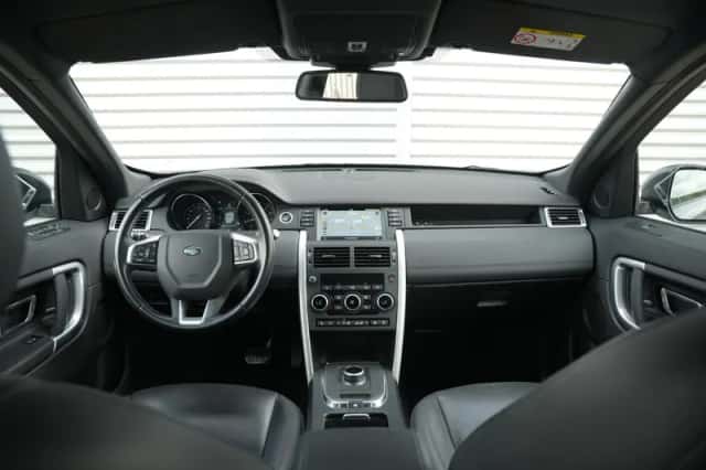 Land Rover Discovery Sport (2019) thumbnail 2