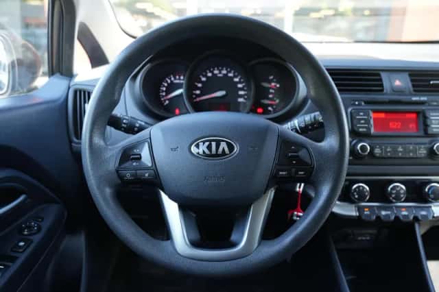 Kia Rio (2014) thumbnail 5