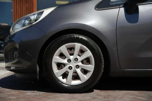 Kia Rio (2014) thumbnail 6