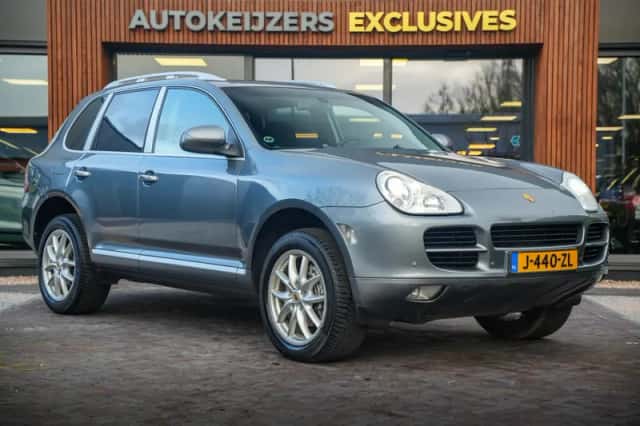 Porsche Cayenne (2005) thumbnail 1
