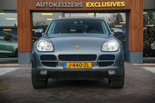 Porsche Cayenne (2005) thumbnail 3