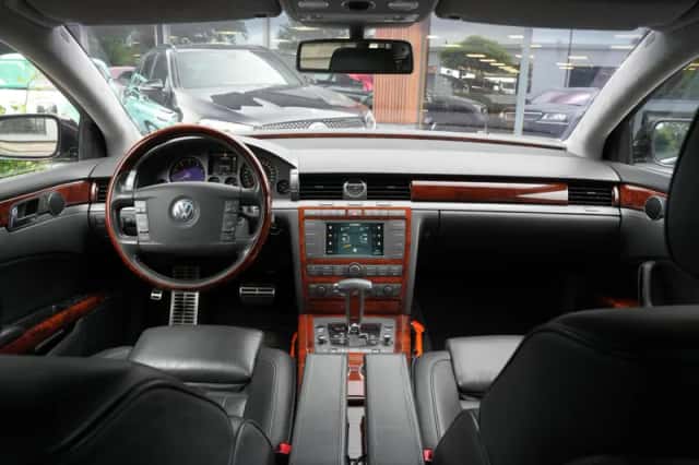 Volkswagen Phaeton (2005) thumbnail 2