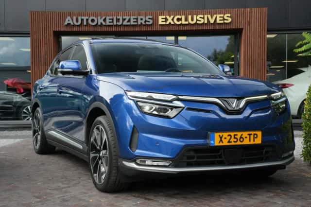 VinFast VF8 Plus (2024) thumbnail 1