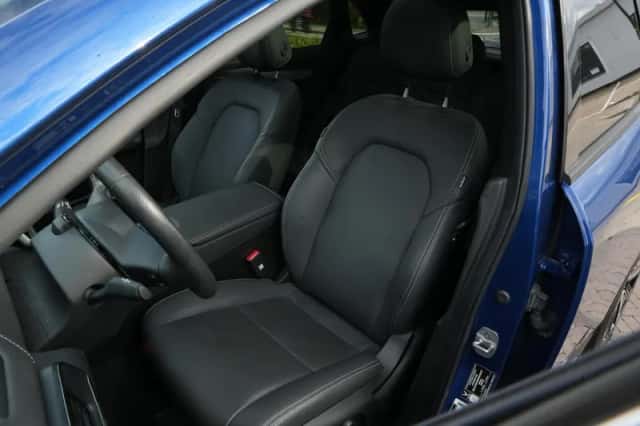 VinFast VF8 Plus (2024) thumbnail 4