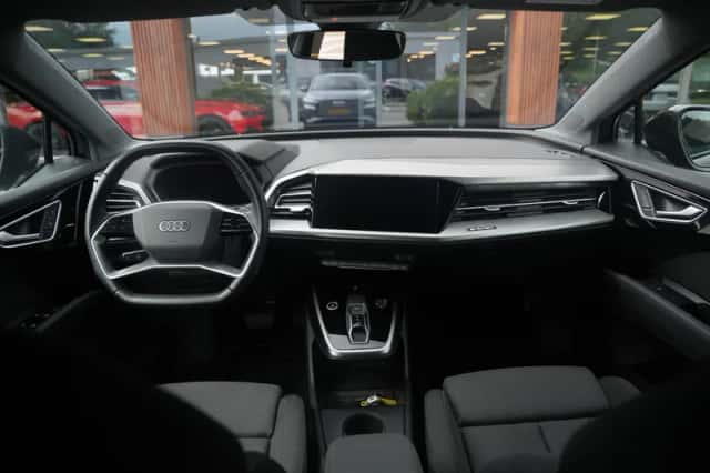 Audi Q4 e-tron (2021) thumbnail 4
