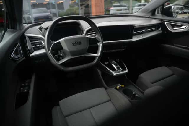 Audi Q4 e-tron (2021) thumbnail 6