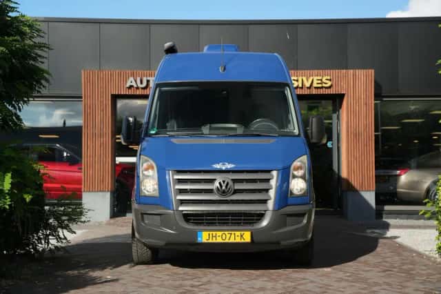 Volkswagen Crafter (2010) thumbnail 3