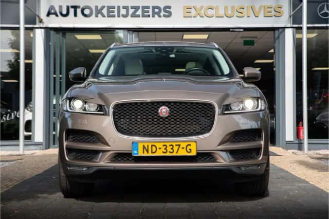 Jaguar F-Pace (2017) thumbnail 2
