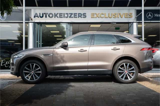 Jaguar F-Pace (2017) thumbnail 3
