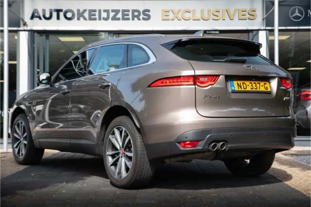 Jaguar F-Pace (2017) thumbnail 4