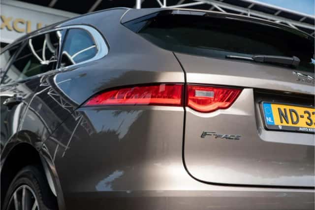 Jaguar F-Pace (2017) thumbnail 6