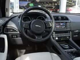 Jaguar F-Pace (2017) thumbnail 10