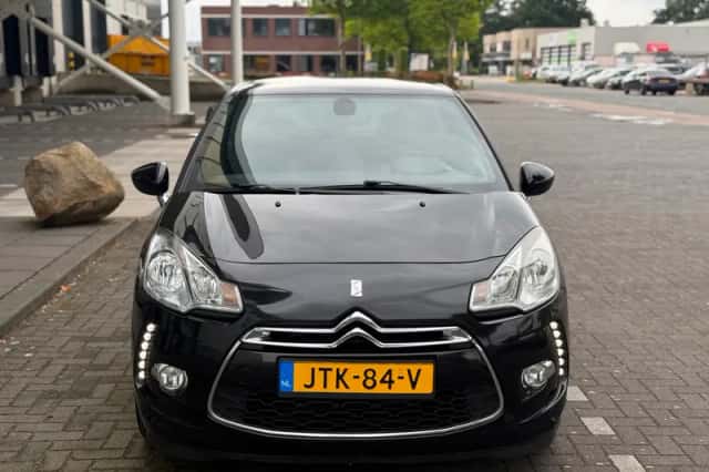 Citroën DS3 (2013) thumbnail 2