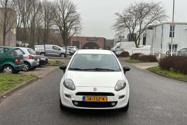 Fiat Punto (2012) thumbnail 2